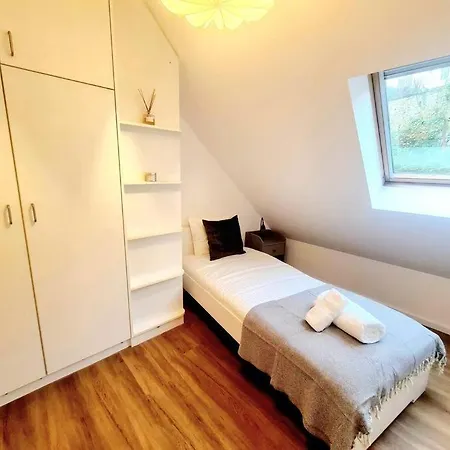 Cosy 2 Bedrooms Flat With Parking