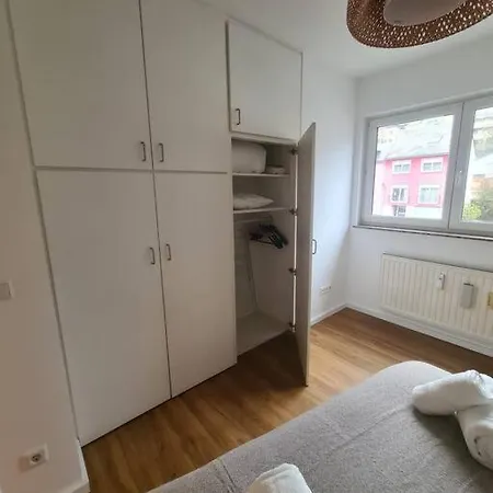 Cosy 2 Bedrooms Flat With Parking Apartment