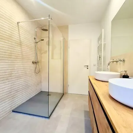 Apartment Cosy 2 Bedrooms Flat With Parking