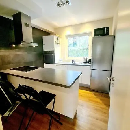 Cosy 2 Bedrooms Flat With Parking Apartment