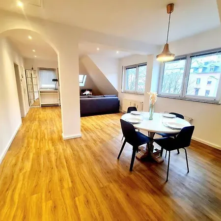 Cosy 2 Bedrooms Flat With Parking *